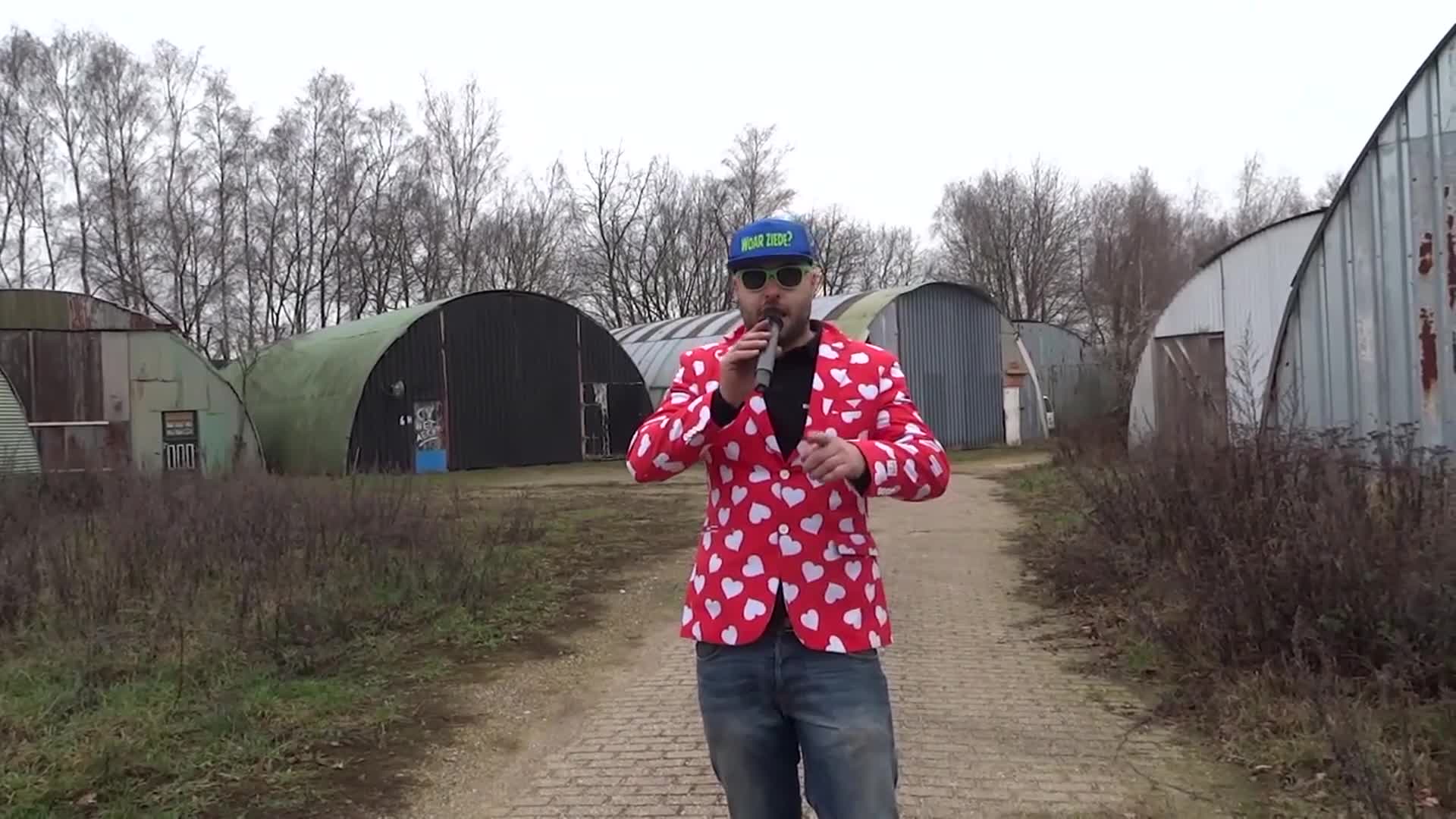 Gruusbèk Draaijt Durrr (Aflevering 1) Gruusbèk Draaijt Durrr (Aflevering 1)
